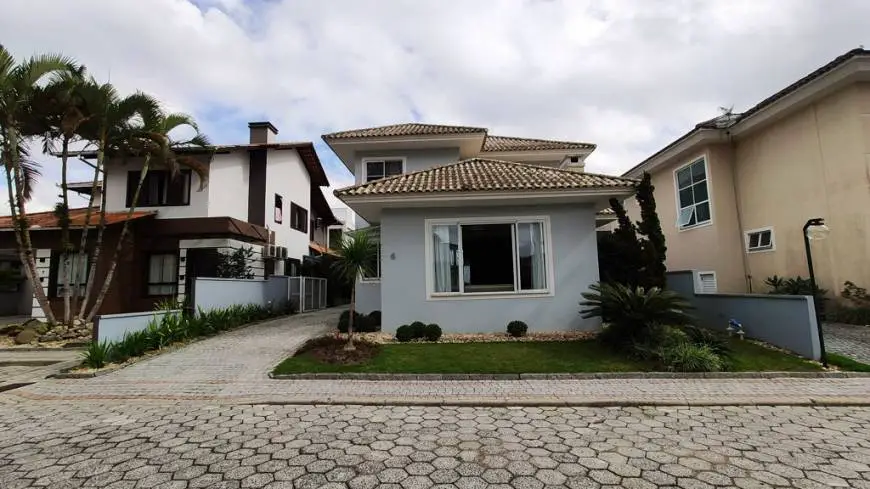 Foto 1 de Casa com 4 Quartos para alugar, 211m² em Glória, Joinville