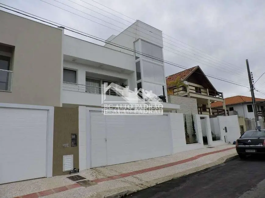 Foto 1 de Casa com 4 Quartos à venda, 445m² em Praia dos Amores, Balneário Camboriú