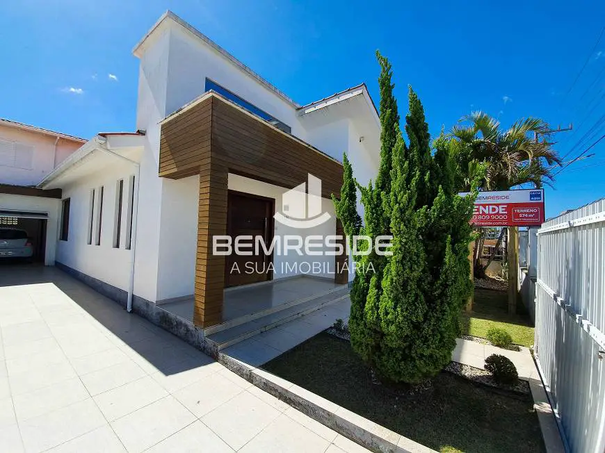 Foto 1 de Casa com 5 Quartos à venda, 190m² em Centro, Jaguaruna