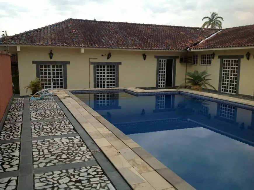 Foto 1 de Casa com 5 Quartos para venda ou aluguel, 890m² em Flores, Manaus
