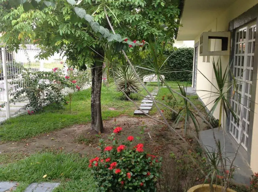 Foto 3 de Casa com 5 Quartos para venda ou aluguel, 890m² em Flores, Manaus
