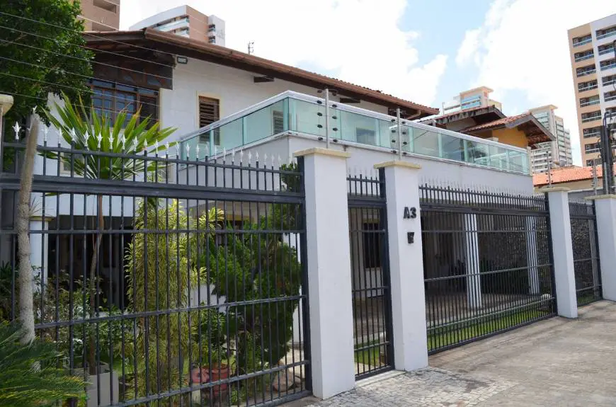 Foto 1 de Casa de Condomínio com 4 Quartos à venda, 330m² em Engenheiro Luciano Cavalcante, Fortaleza