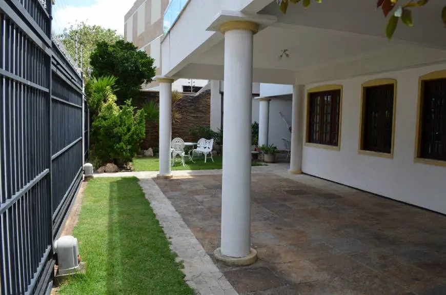 Foto 2 de Casa de Condomínio com 4 Quartos à venda, 330m² em Engenheiro Luciano Cavalcante, Fortaleza