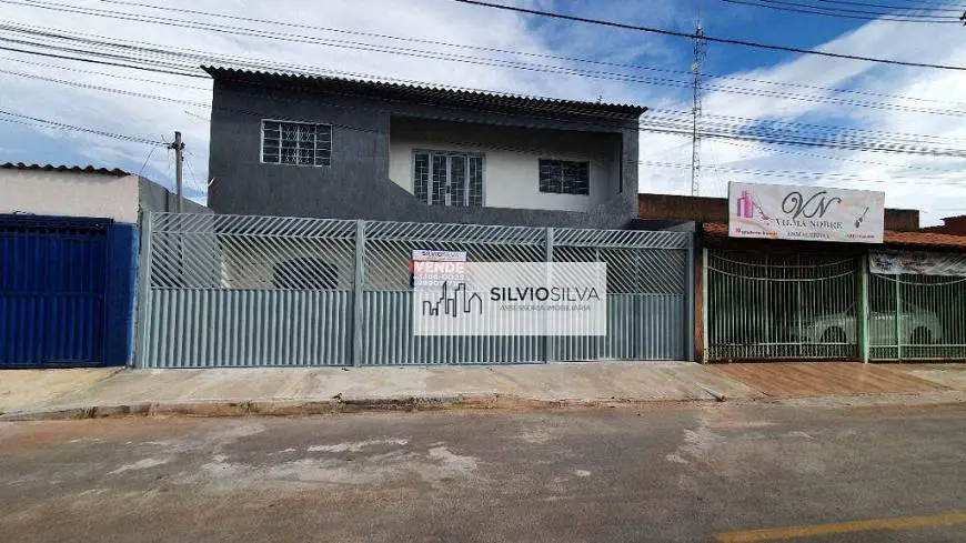 Foto 1 de Casa de Condomínio com 5 Quartos à venda, 235m² em Santa Maria, Brasília