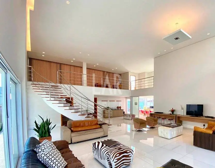 Foto 1 de Casa com 4 Quartos à venda, 450m² em Bandeirantes, Belo Horizonte