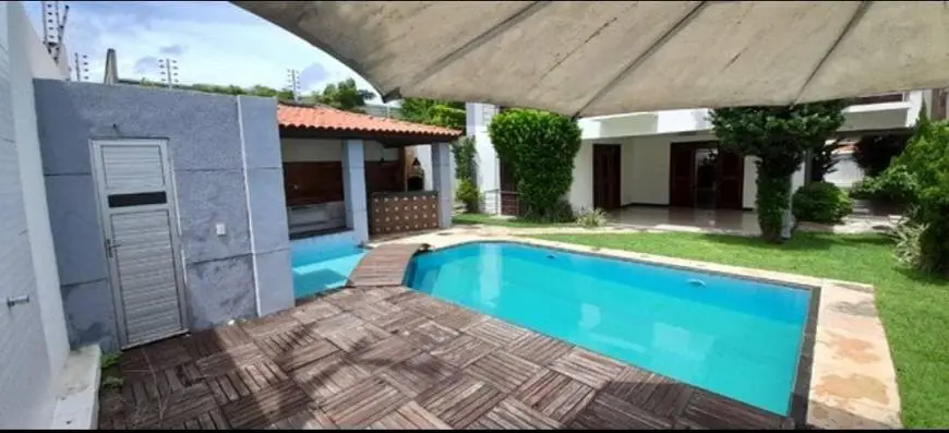 Foto 1 de Casa com 4 Quartos à venda, 350m² em Guararapes, Fortaleza