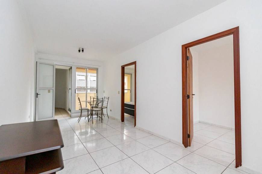 Foto 3 de Apartamento com 2 Quartos para alugar, 76m² em Centro, Curitiba