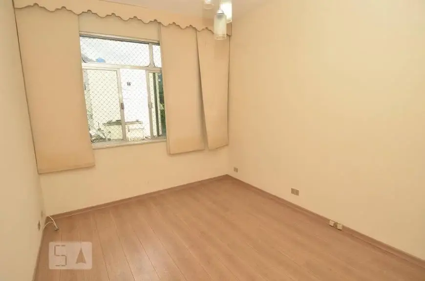 Foto 2 de Apartamento com 2 Quartos para alugar, 67m² em Laranjeiras, Rio de Janeiro