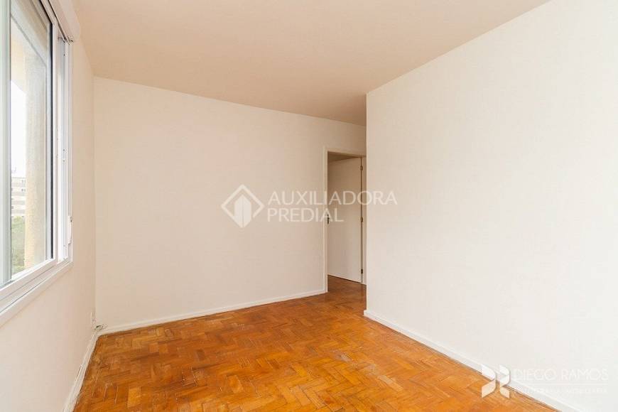 Foto 2 de Apartamento com 2 Quartos para alugar, 49m² em Rio Branco, Porto Alegre