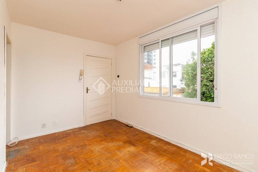 Foto 4 de Apartamento com 2 Quartos para alugar, 49m² em Rio Branco, Porto Alegre