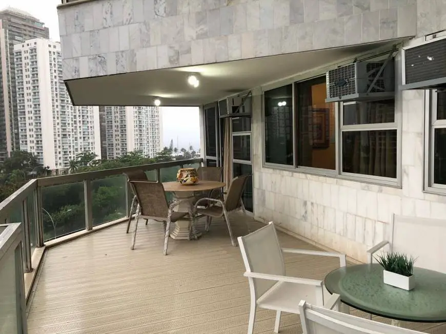 Foto 1 de Apartamento com 3 Quartos à venda, 220m² em Barra da Tijuca, Rio de Janeiro