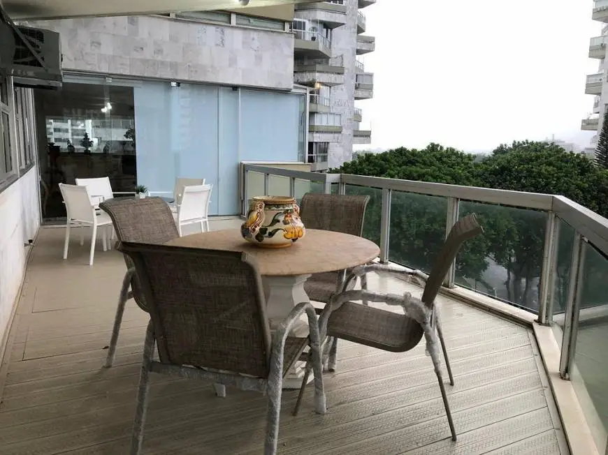 Foto 2 de Apartamento com 3 Quartos à venda, 220m² em Barra da Tijuca, Rio de Janeiro