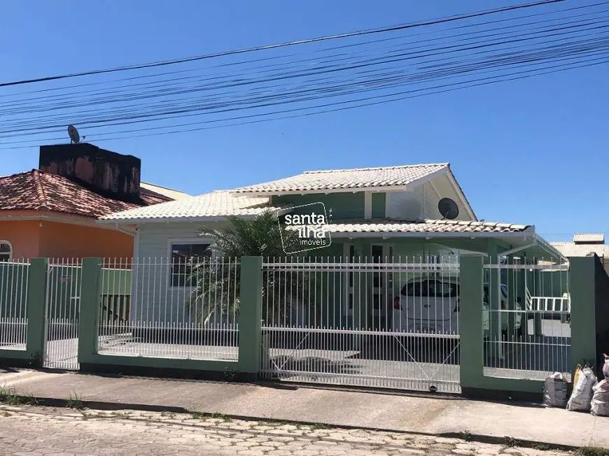 Foto 1 de Casa com 2 Quartos à venda, 99m² em Carianos, Florianópolis