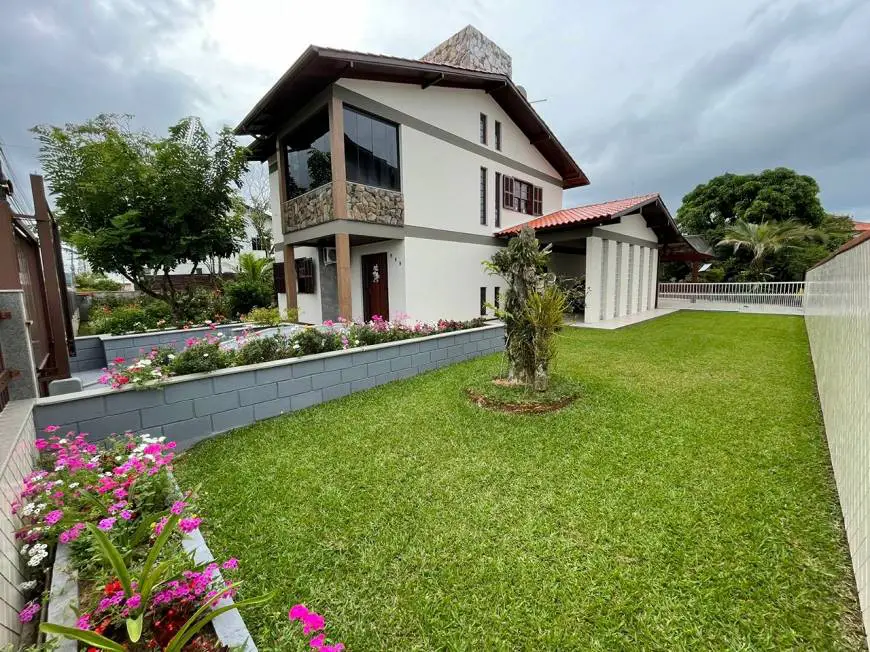 Foto 1 de Casa com 3 Quartos à venda, 223m² em Centro, Biguaçu