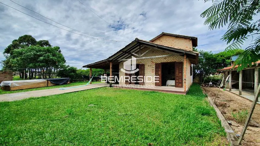 Foto 2 de Casa com 4 Quartos à venda, 140m² em , Jaguaruna
