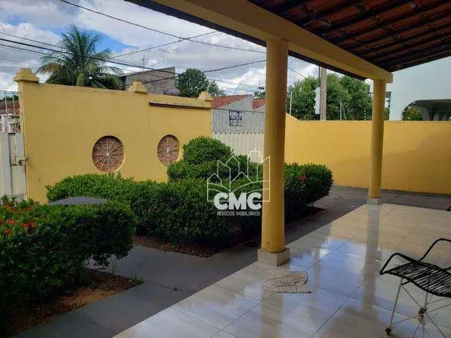 Foto 2 de Casa com 4 Quartos à venda, 139m² em Jardim Universitário, Cuiabá