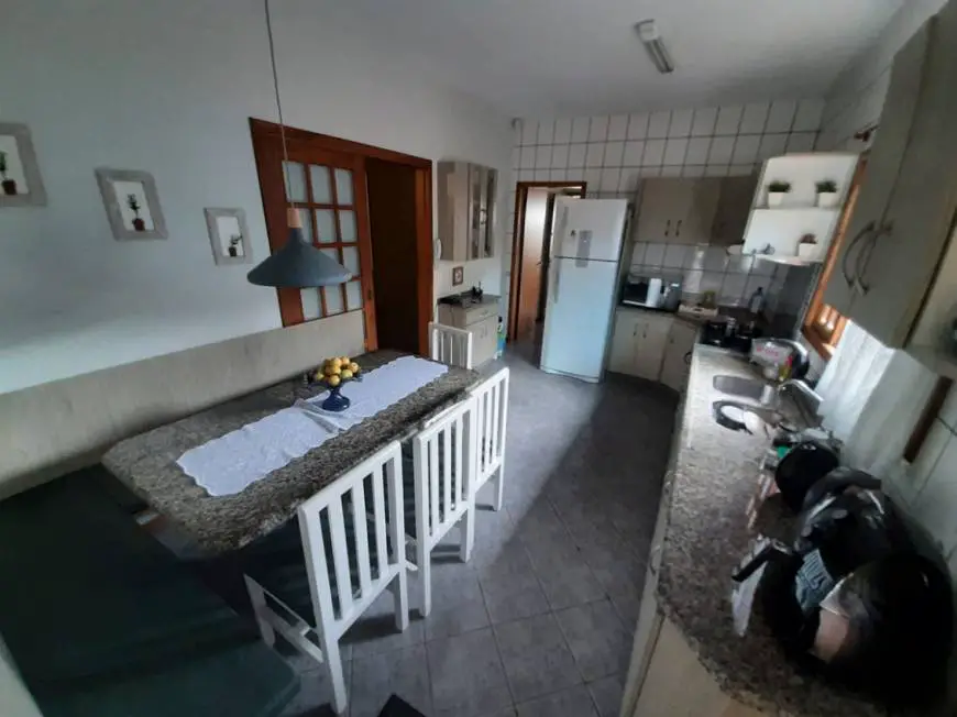 Foto 5 de Casa com 4 Quartos para alugar, 210m² em Saco Grande, Florianópolis