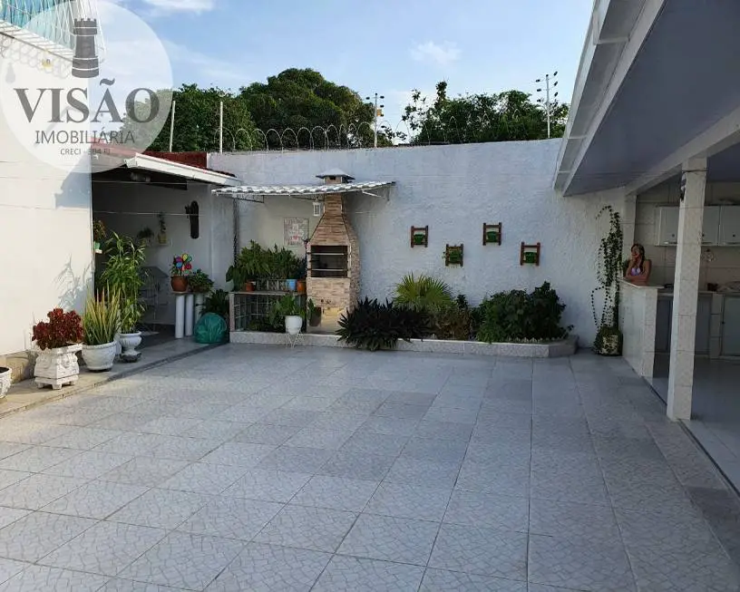 Foto 3 de Casa com 5 Quartos à venda, 300m² em Dom Pedro I, Manaus