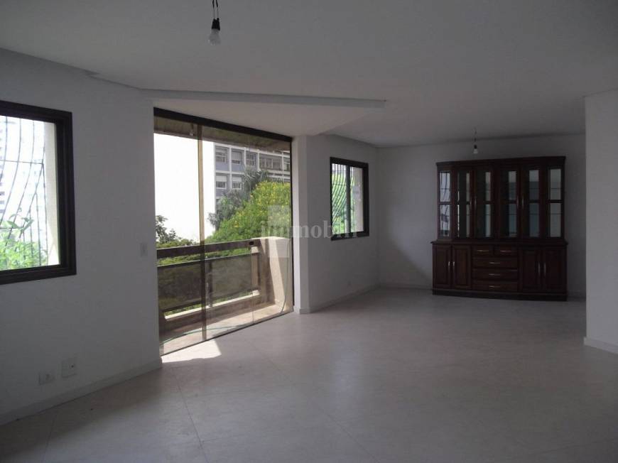 Foto 2 de Apartamento com 4 Quartos à venda, 140m² em Aclimação, São Paulo