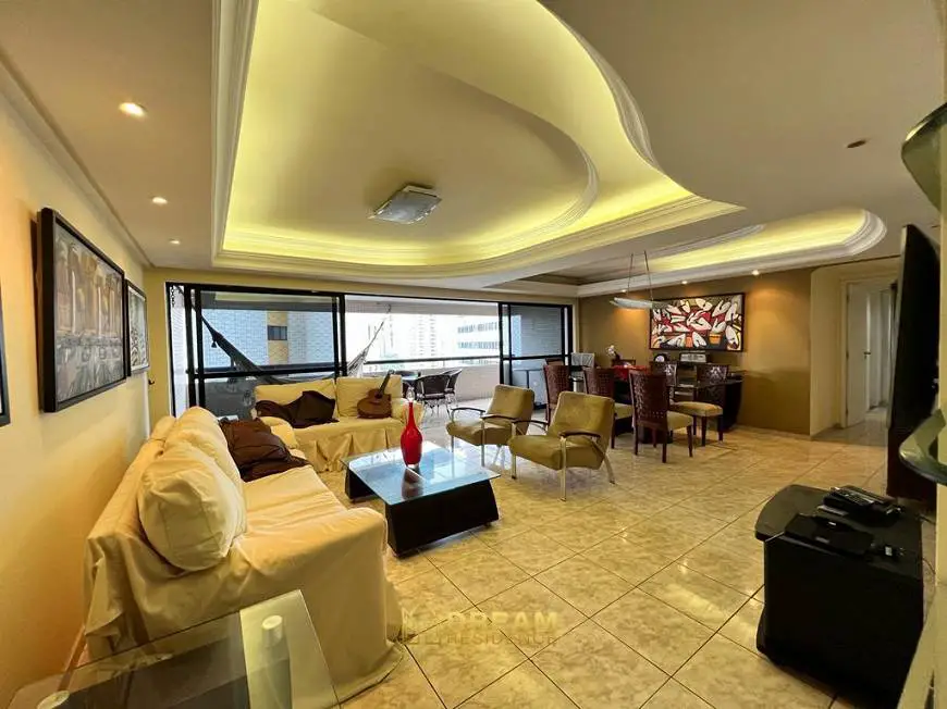 Foto 1 de Apartamento com 4 Quartos à venda, 160m² em Casa Amarela, Recife