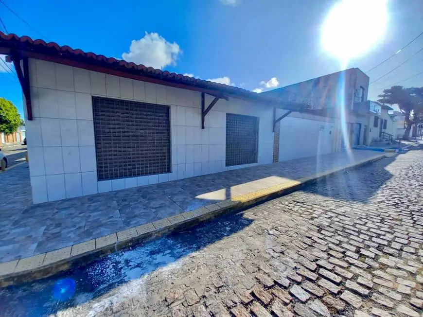 Foto 2 de Casa com 3 Quartos à venda, 223m² em Candelária, Natal