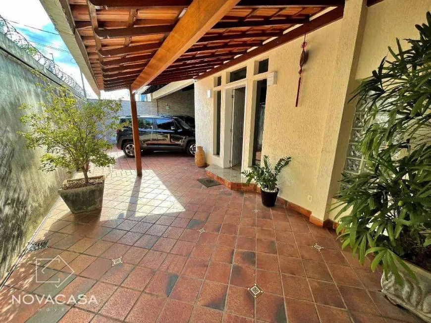 Foto 1 de Casa com 4 Quartos à venda, 308m² em Itapoã, Belo Horizonte
