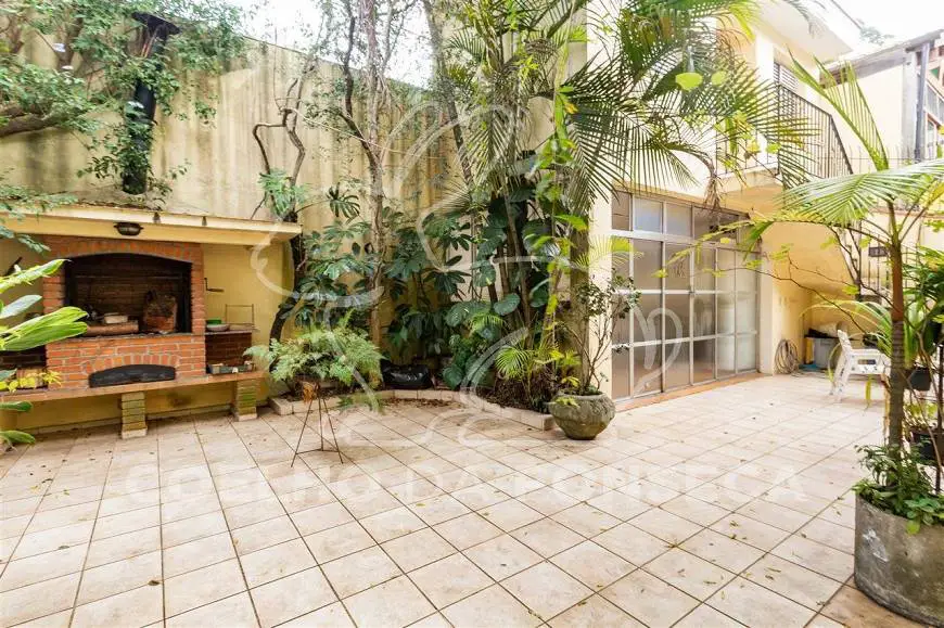 Foto 1 de Casa com 4 Quartos à venda, 334m² em Jardim Das Bandeiras, São Paulo