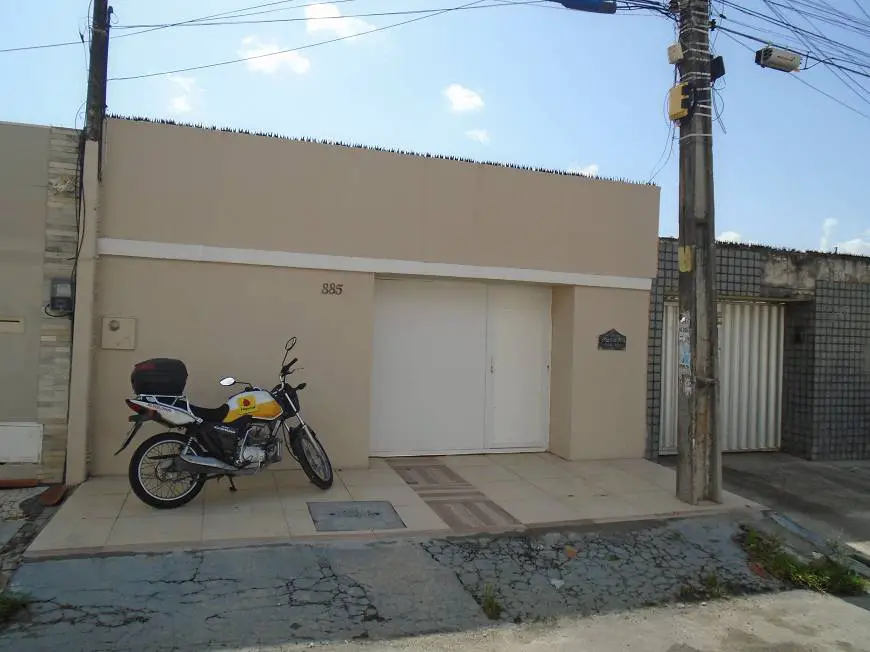 Foto 1 de Casa com 4 Quartos para alugar, 95m² em Salinas, Fortaleza