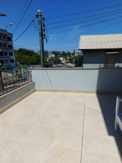 Foto 2 de Casa com 5 Quartos à venda, 210m² em Rio Branco, Caxias do Sul