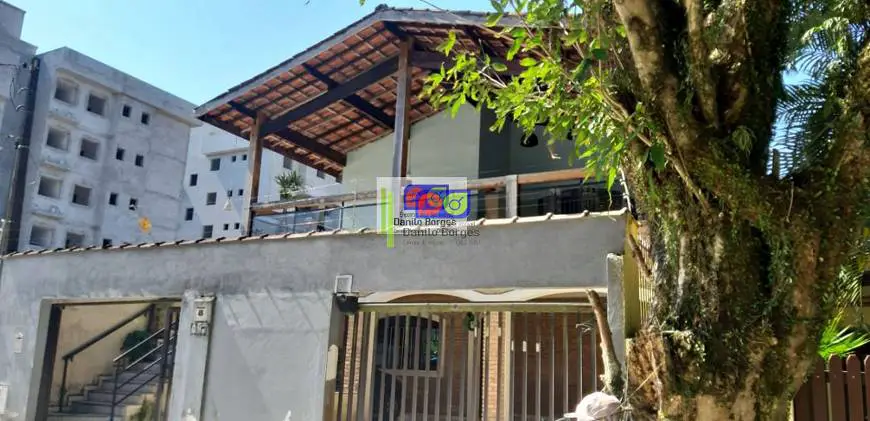 Foto 1 de Sobrado com 6 Quartos à venda, 330m² em Centro, Ubatuba