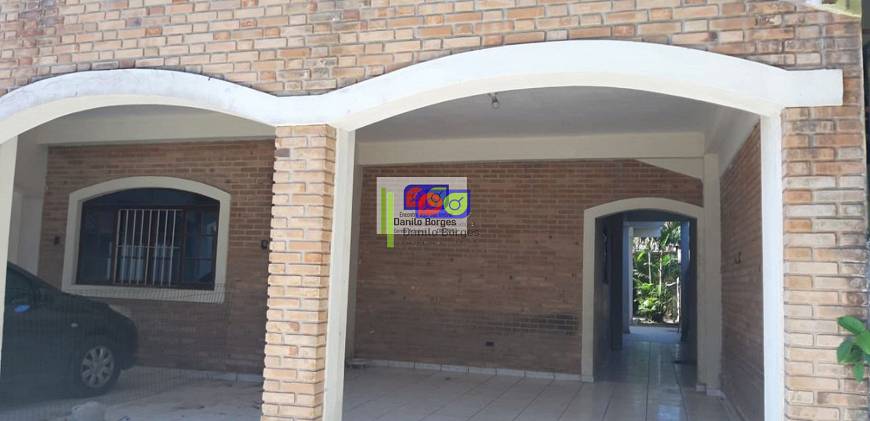Foto 2 de Sobrado com 6 Quartos à venda, 330m² em Centro, Ubatuba