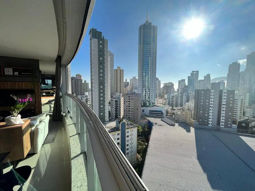 Foto 1 de Apartamento com 3 Quartos à venda, 105m² em Centro, Balneário Camboriú