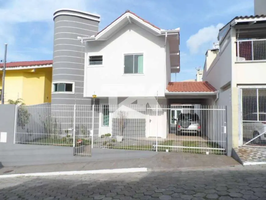 Foto 1 de Casa com 3 Quartos para alugar, 157m² em Fazendinha, Itajaí