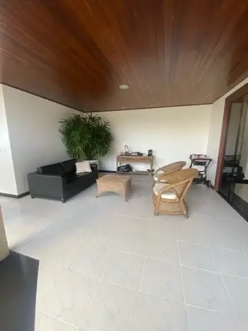 Foto 2 de Casa com 5 Quartos à venda, 1000m² em Candelária, Natal