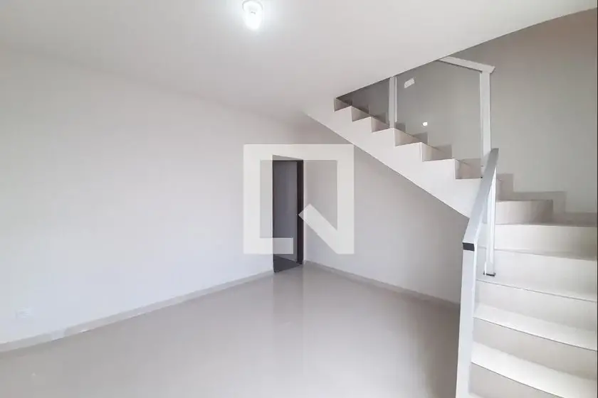 Foto 1 de Casa de Condomínio com 2 Quartos para alugar, 60m² em Vila Clóris, Belo Horizonte
