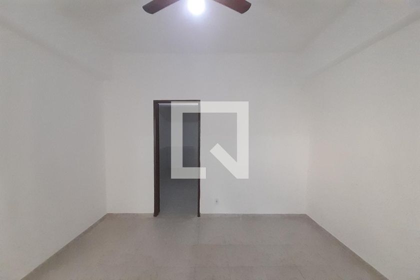 Foto 2 de Apartamento com 1 Quarto para alugar, 40m² em Del Castilho, Rio de Janeiro