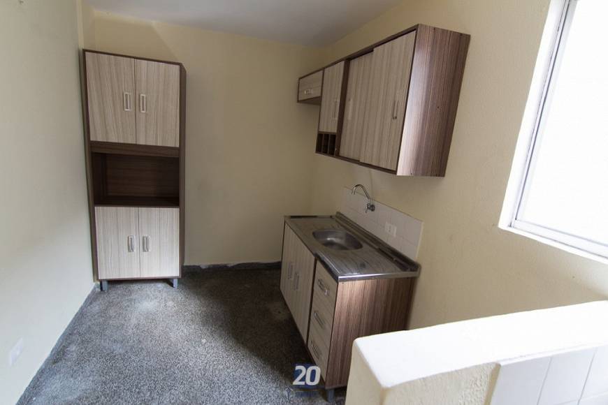 Foto 4 de Apartamento com 3 Quartos à venda, 46m² em Capão Raso, Curitiba