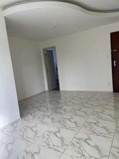 Foto 2 de Apartamento com 3 Quartos para alugar, 81m² em Garcia, Salvador