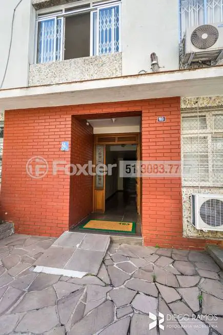 Foto 2 de Apartamento com 3 Quartos à venda, 75m² em Medianeira, Porto Alegre