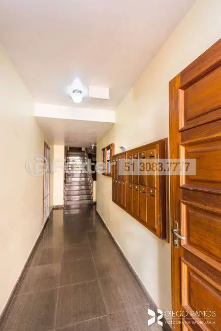 Foto 3 de Apartamento com 3 Quartos à venda, 75m² em Medianeira, Porto Alegre