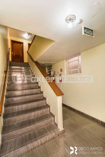 Foto 4 de Apartamento com 3 Quartos à venda, 75m² em Medianeira, Porto Alegre