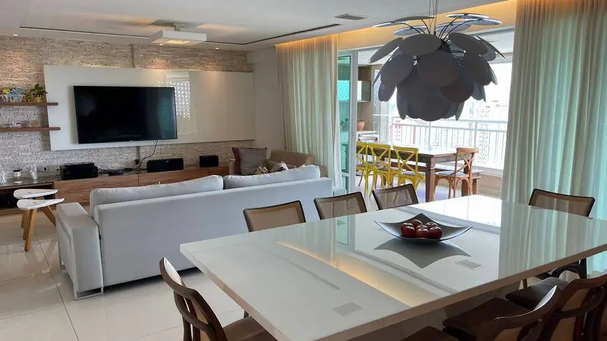 Foto 1 de Apartamento com 4 Quartos à venda, 220m² em Guararapes, Fortaleza