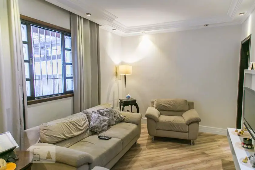 Foto 2 de Casa com 4 Quartos para alugar, 240m² em Vila Nivi, São Paulo