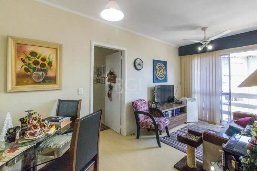 Foto 2 de Apartamento com 3 Quartos à venda, 77m² em Passo da Areia, Porto Alegre