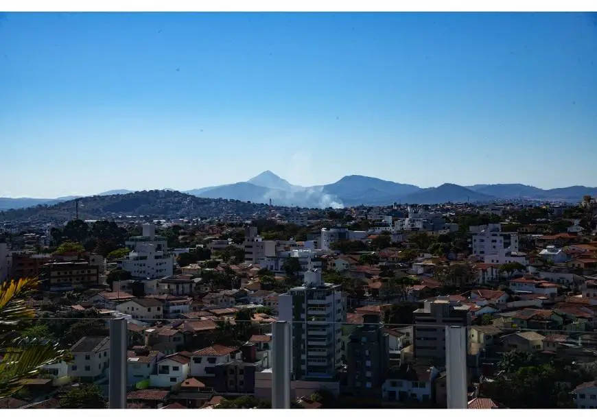 Foto 2 de Apartamento com 4 Quartos à venda, 157m² em Itapoã, Belo Horizonte