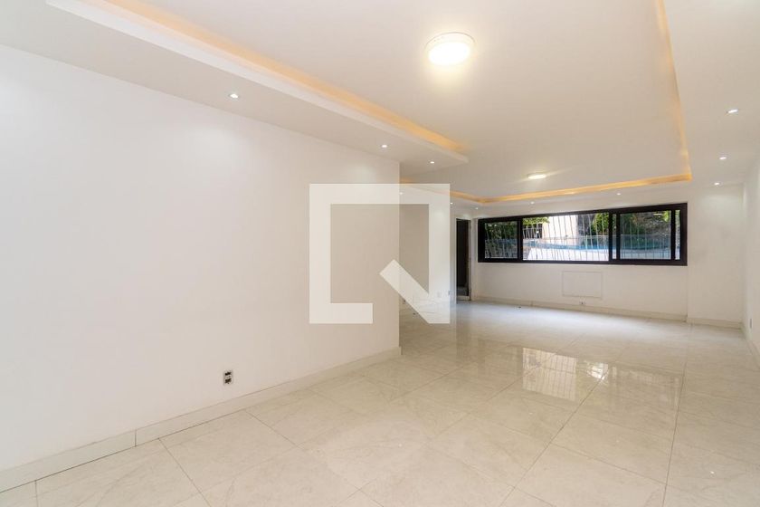 Foto 1 de Apartamento com 4 Quartos para alugar, 160m² em Leme, Rio de Janeiro