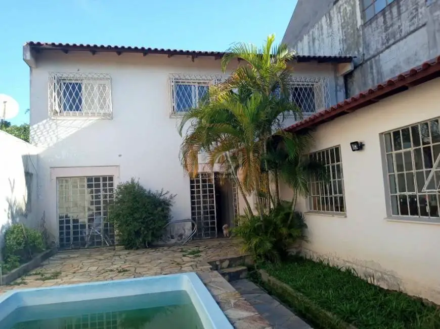 Foto 1 de Casa com 3 Quartos à venda, 180m² em Vila João Pessoa, Porto Alegre