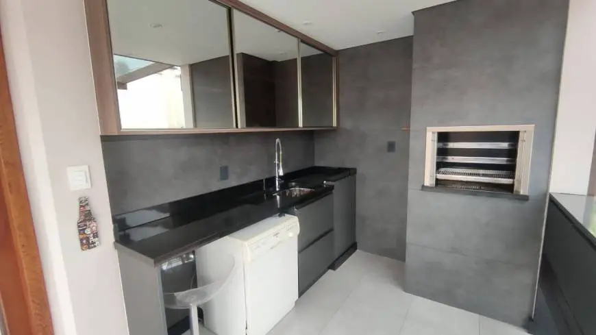 Foto 3 de Casa com 4 Quartos à venda, 250m² em Bom Retiro, Joinville