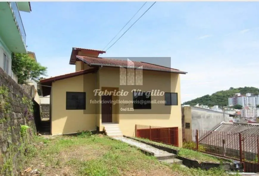 Foto 2 de Casa com 4 Quartos à venda, 170m² em Pantanal, Florianópolis