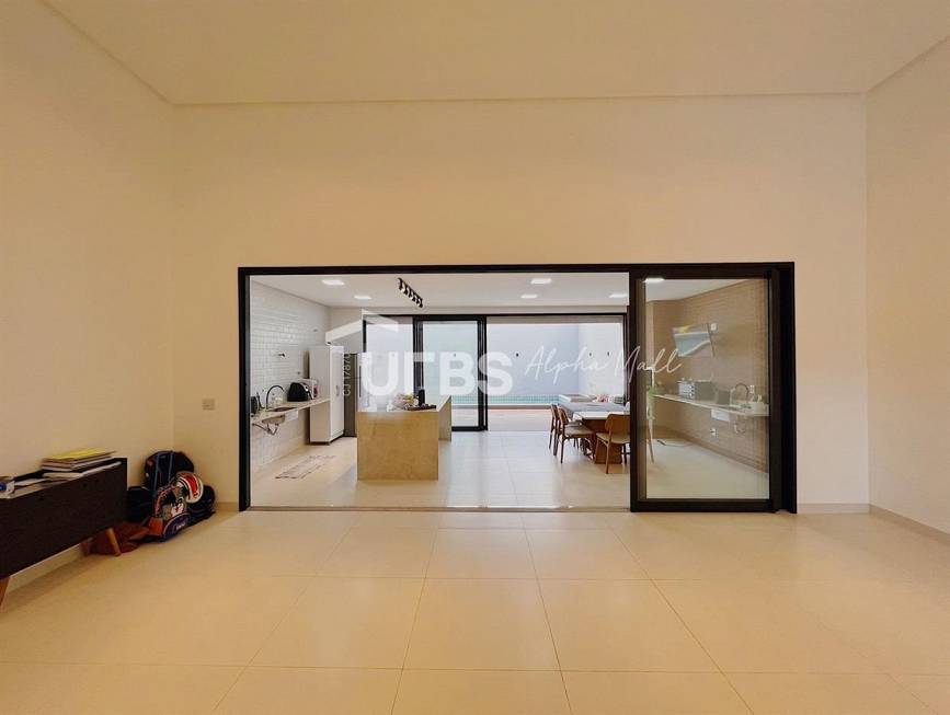 Foto 2 de Casa com 4 Quartos à venda, 220m² em Parque das Laranjeiras, Goiânia
